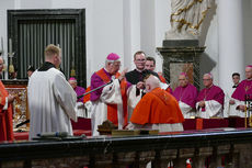 Abschlussvesper der Bischofskonferenz mit Austeilung des Bonifatiussegens (Foto: Karl-Franz Thiede)